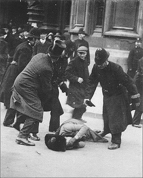 Suffragettes vs. police